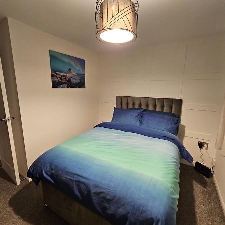 Entire Spacious Modern One Bedroom House Swindon Exterior photo